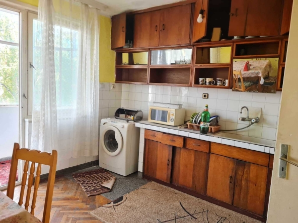 Тристаен апартамент в Плевен, Идеален център - 110 кв.м за 1364 €/кв.м - Снимка #1