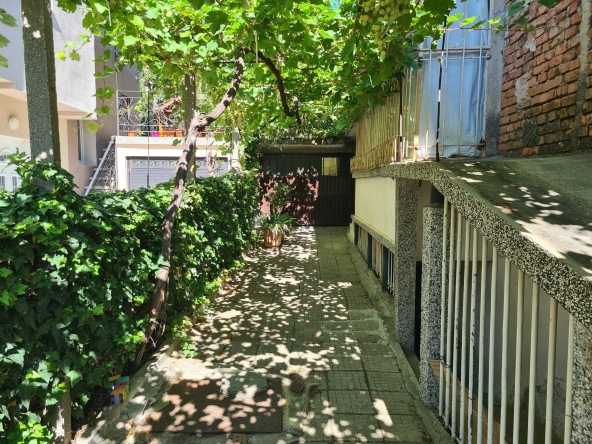 Етаж от къща в Сандански - 90 кв.м за 856 €/кв.м - Снимка #1