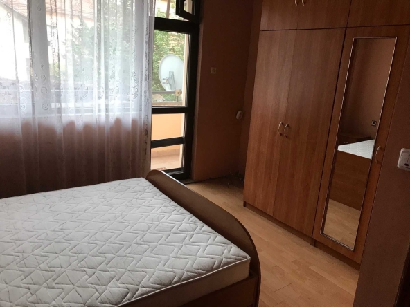 Дава се под наем Тристаен апартамент в Враца, Център - 1000 кв.м за 280.5 € - Снимка #1