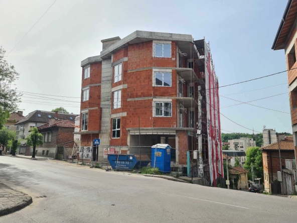 Тристаен апартамент в Хасково, Любен Каравелов - 112 кв.м за 1006 €/кв.м - Снимка #1