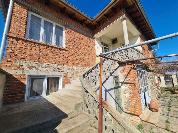 Къща в с. Крепост, Област Хасково - 330 кв.м за 186 €/кв.м - Снимка #1