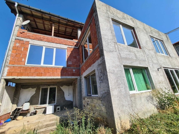 Къща в с. Гледка, Област Хасково - 300 кв.м за 204 €/кв.м - Снимка #1