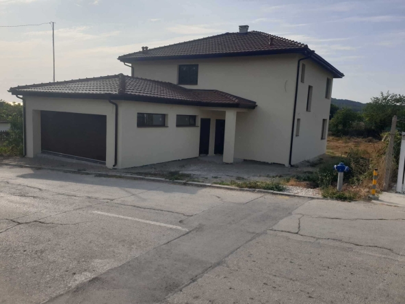 Къща в с. Генерал Кантарджиево, Област Варна - 308 кв.м за 1199 €/кв.м - Снимка #1