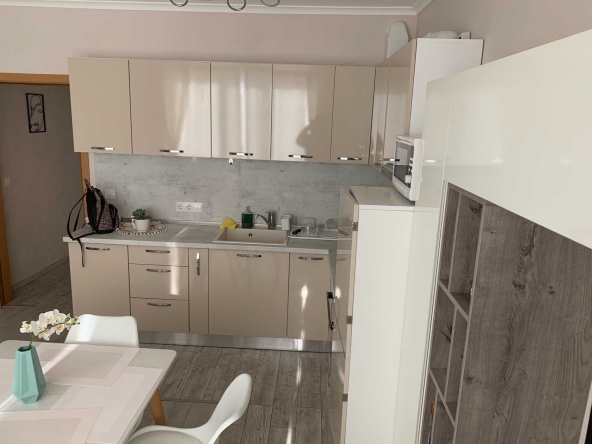 Дава се под наем Двустаен апартамент в Бургас, Сарафово - 70 кв.м за 450 € - Снимка #1