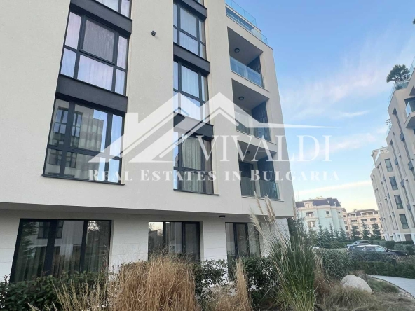 Дава се под наем Тристаен апартамент в к.к. Св.Св. Константин и Елена - 85 кв.м за 897.6 € - Снимка #1