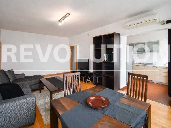 Дава се под наем Тристаен апартамент в София, Център - 120 кв.м за 900 € - Снимка #1