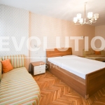 Дава се под наем Тристаен апартамент в София, Център - 115 кв.м за 700 € - Снимка #1