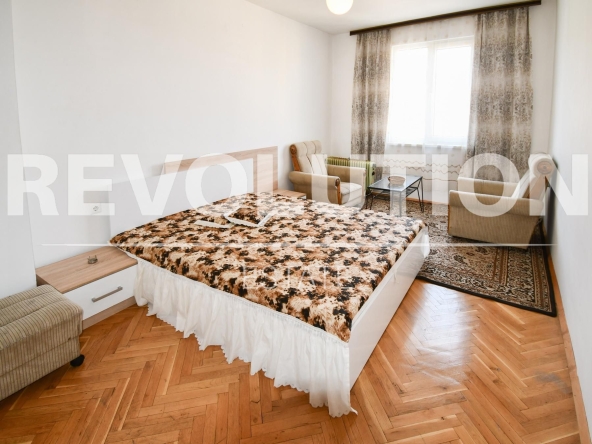 Дава се под наем Тристаен апартамент в София, Център - 105 кв.м за 613 € - Снимка #1