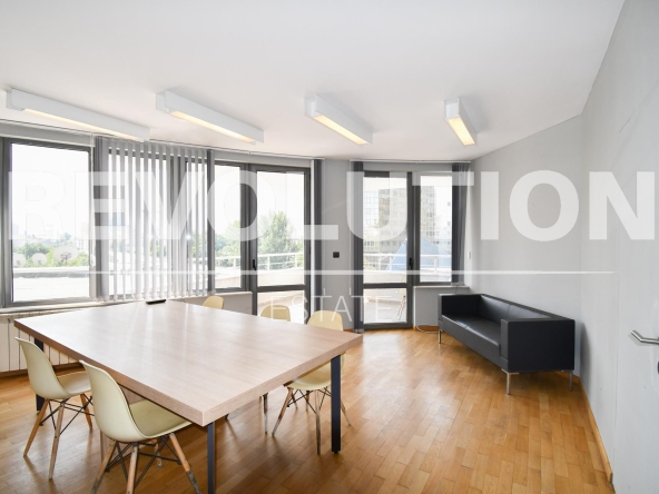 Дава се под наем Офис в София, Изток - 95 кв.м за 850 € - Снимка #1