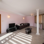 Дава се под наем Етаж от къща в София, Надежда 4 - 150 кв.м за 1196.97 € - Снимка #1