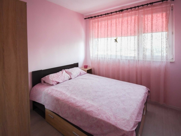 Дава се под наем Двустаен апартамент в София, Банишора - 52 кв.м за 348.84 € - Снимка #1