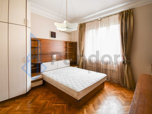 Дава се под наем Четиристаен апартамент в София, Център - 140 кв.м за 612 € - Снимка #1