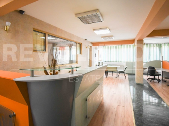 Дава се под наем Офис в София, Оборище - 180 кв.м за 1250 € - Снимка #1