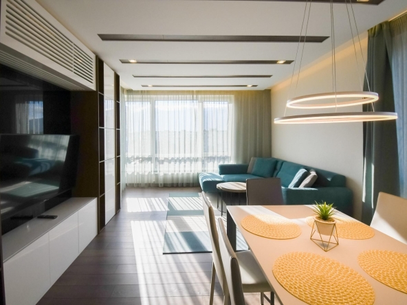 Дава се под наем Тристаен апартамент в София, Младост 1 - 118 кв.м за 1296.42 € - Снимка #1