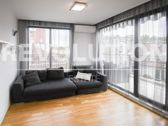 Дава се под наем Тристаен апартамент в София, Център - 125 кв.м за 1495.83 € - Снимка #1