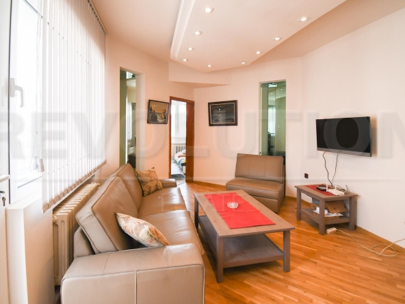 Тристаен апартамент в София, Медицинска академия - 98 кв.м за 3164 €/кв.м - Снимка #1