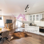 Дава се под наем Тристаен апартамент в Варна, Център - 104 кв.м за 1445.85 € - Снимка #1