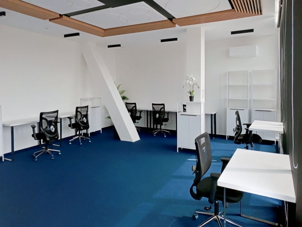 Дава се под наем Офис в Пловдив, Изгрев - 30 кв.м за 328.44 € - Снимка #1