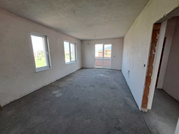 Тристаен апартамент в Асеновград - 92 кв.м за 615 €/кв.м - Снимка #1