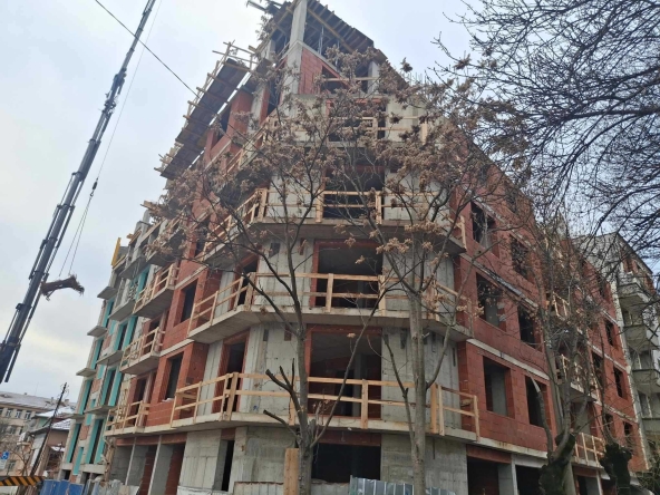 Тристаен апартамент в София, Банишора - 135 кв.м за 2303 €/кв.м - Снимка #1