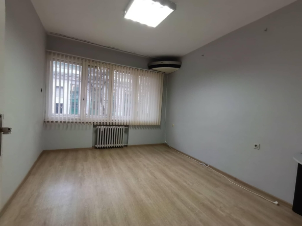 Тристаен апартамент в Бургас, Център - 84 кв.м за 2262 €/кв.м - Снимка #1
