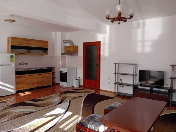 Дава се под наем Тристаен апартамент в София, Манастирски ливади - 110 кв.м за 714 € - Снимка #1