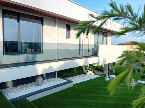 Къща в с. Лъка, Област Бургас - 150 кв.м за 3000 €/кв.м - Снимка #1