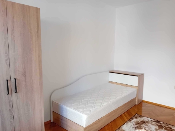 Дава се под наем Тристаен апартамент в София, Манастирски ливади - 110 кв.м за 714 € - Снимка #1