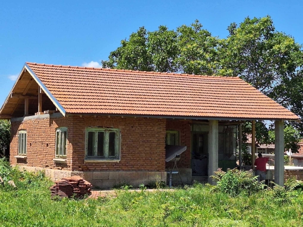 Къща в Русе, Дружба 1 - 1120 кв.м за 16 €/кв.м - Снимка #1