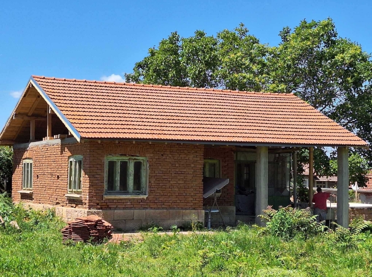 Къща в Русе, Дружба 1 - 1120 кв.м за 16 €/кв.м - Снимка #1