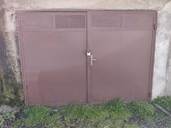 Дава се под наем Гараж / Паркомясто в Търговище, Център - 18 кв.м за 59.67 € - Снимка #1