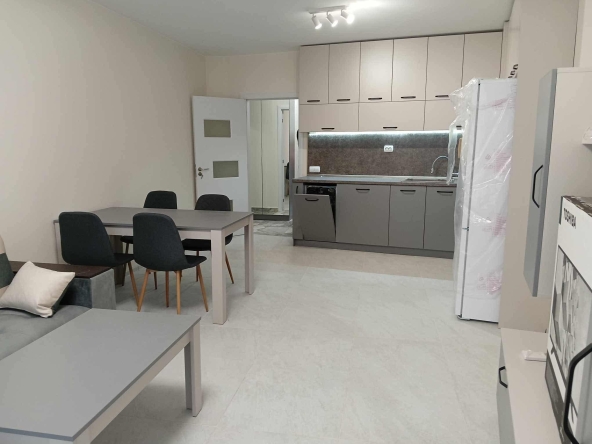 Дава се под наем Тристаен апартамент в Пловдив, Мараша - 108 кв.м за 650 € - Снимка #1