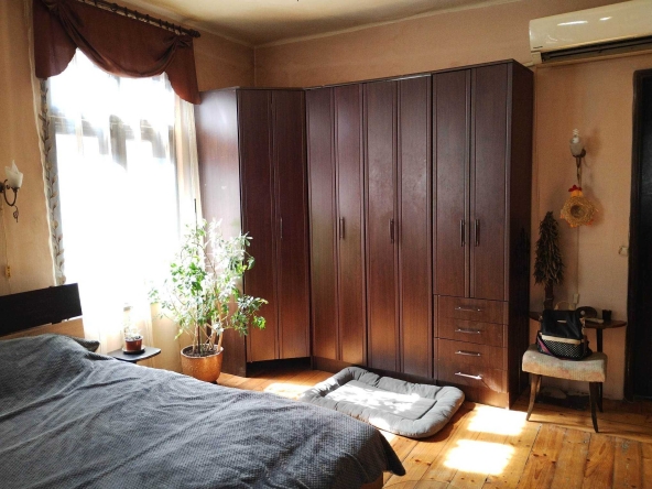 Тристаен апартамент в София, Център - 90 кв.м за 1530 €/кв.м - Снимка #1