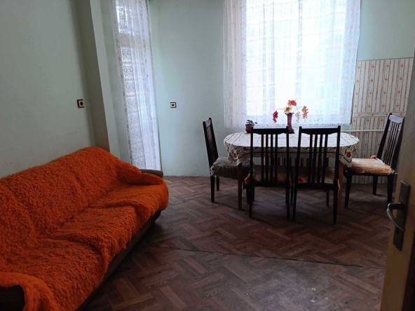 Дава се под наем Тристаен апартамент в Велико Търново, Колю Фичето - 80 кв.м за 280.5 € - Снимка #1