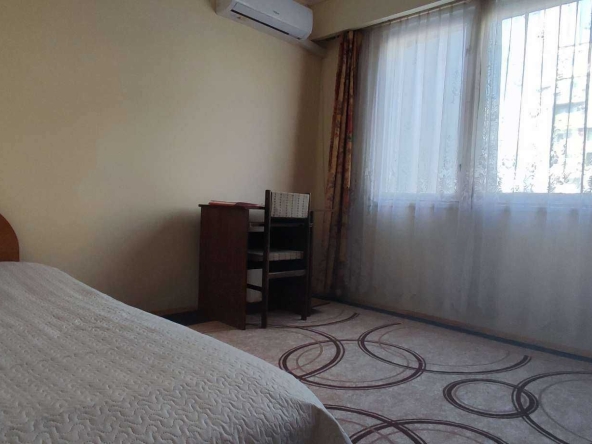 Дава се под наем Двустаен апартамент в Варна, Цветен квартал - 70 кв.м за 306 € - Снимка #1