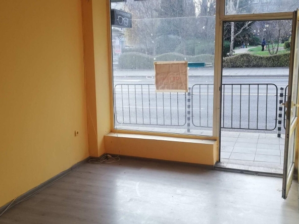 Дава се под наем Магазин в Бургас, Център - 24 кв.м за 280.5 € - Снимка #1