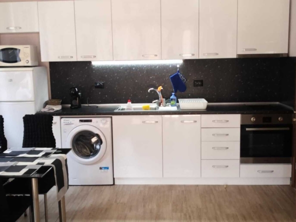 Дава се под наем Двустаен апартамент в Поморие - 60 кв.м за 306 € - Снимка #1