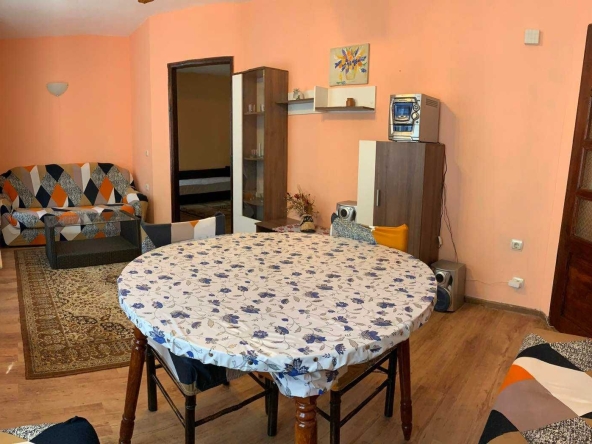 Дава се под наем Тристаен апартамент в Бургас, Възраждане - 80 кв.м за 89.25 € - Снимка #1