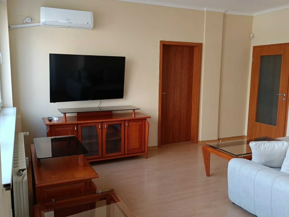 Дава се под наем Тристаен апартамент в София, Лозенец - 88 кв.м за 867.51 € - Снимка #1