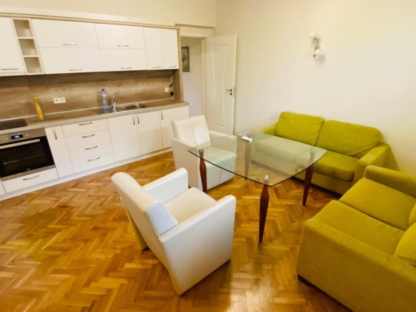 Дава се под наем Двустаен апартамент в Бургас, Център - 55 кв.м за 459 € - Снимка #1