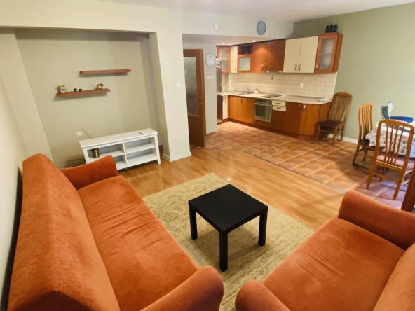 Дава се под наем Тристаен апартамент в Бургас, Братя Миладинови - 100 кв.м за 561 € - Снимка #1