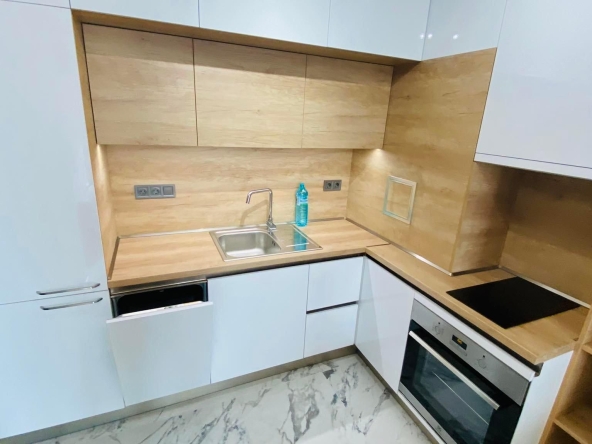 Дава се под наем Тристаен апартамент в Бургас, Зорница - 72 кв.м за 867 € - Снимка #1