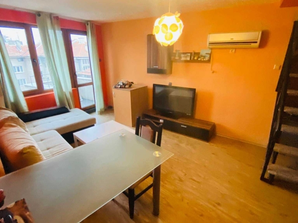 Дава се под наем Двустаен апартамент в Бургас, Център - 90 кв.м за 357 € - Снимка #1