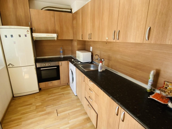 Дава се под наем Двустаен апартамент в Бургас, Славейков - 60 кв.м за 306 € - Снимка #1