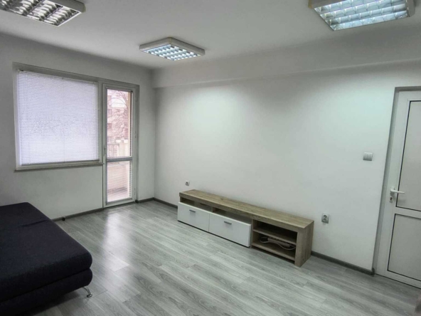 Дава се под наем Магазин в Стара Загора, Център - 50 кв.м за 306 € - Снимка #1