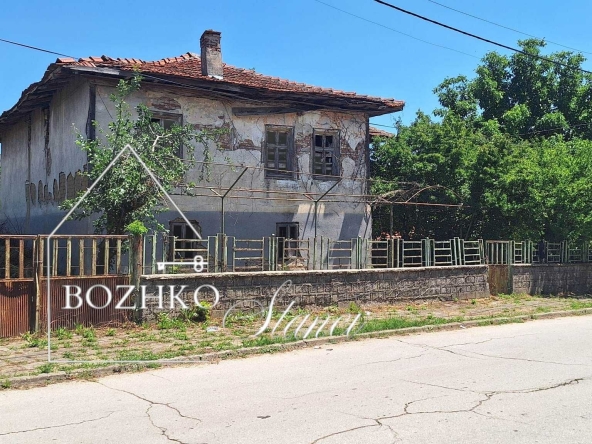 Къща в Долни чифлик - 240 кв.м за 128 €/кв.м - Снимка #1