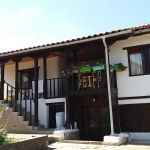 Дава се под наем Къща в с. Самоводене, Област Велико Търново - 120 кв.м за 598.23 € - Снимка #1