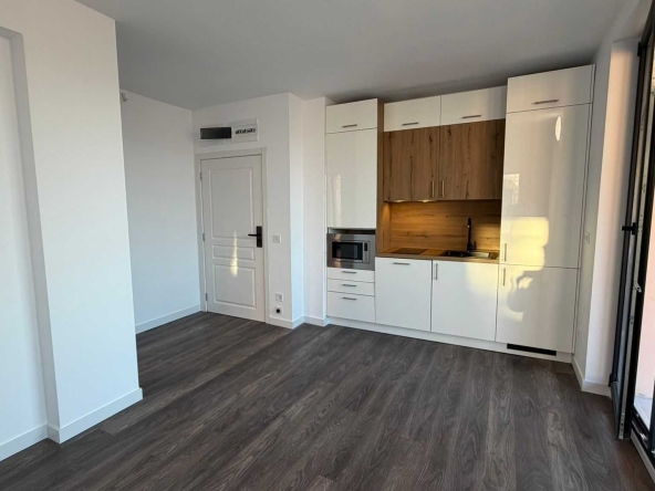 Тристаен апартамент в к.к. Слънчев бряг - 67 кв.м за 815 €/кв.м - Снимка #1