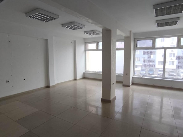 Магазин в Бургас, Славейков - 43 кв.м за 1000 €/кв.м - Снимка #1