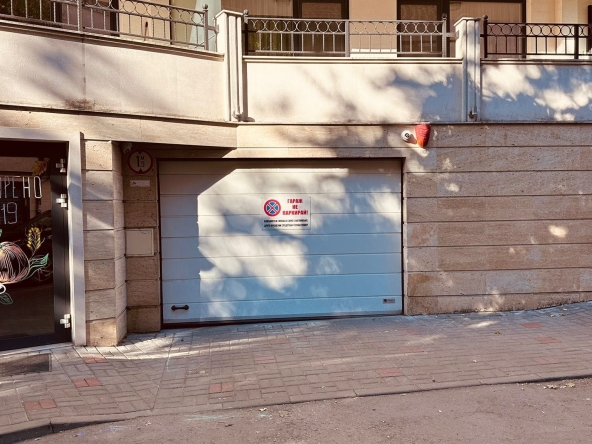 Дава се под наем Гараж / Паркомясто в Варна, Център - 12 кв.м за 153 € - Снимка #1